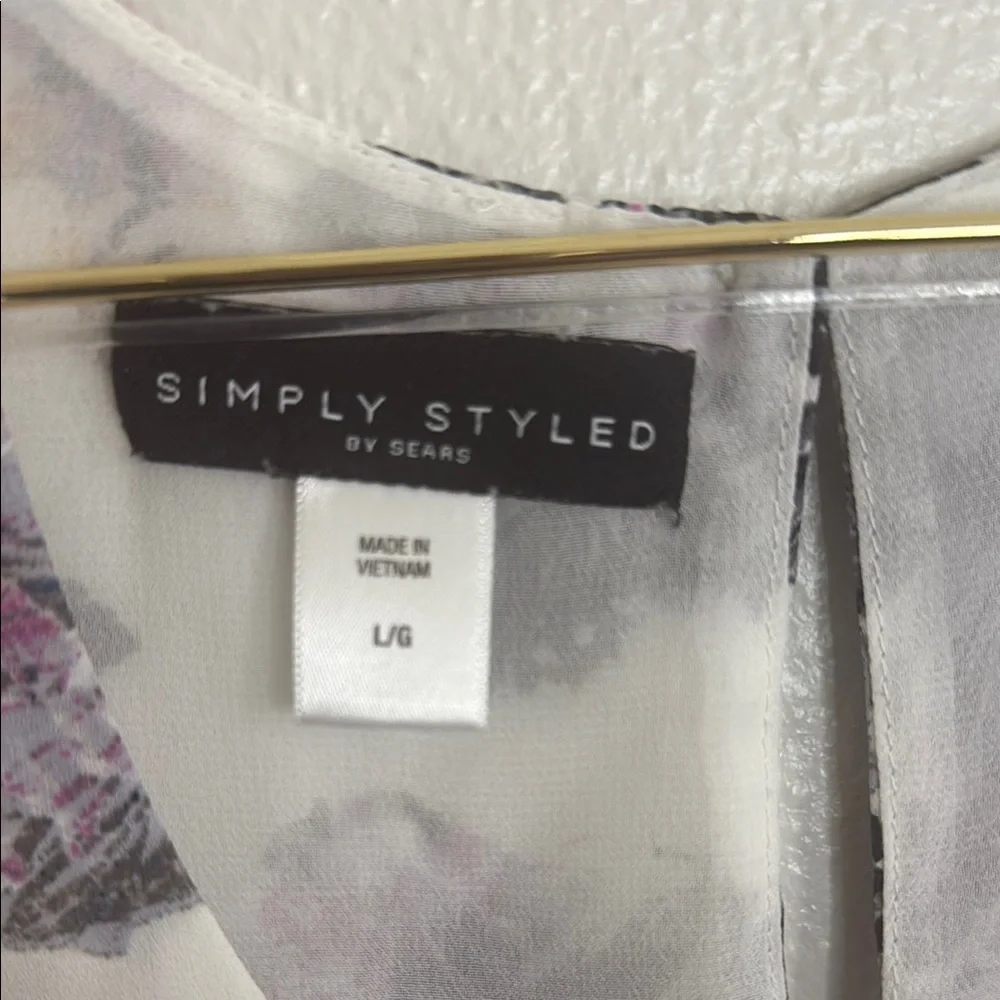 Simply Styled Floral Sleeveless Blouse - White and Purple